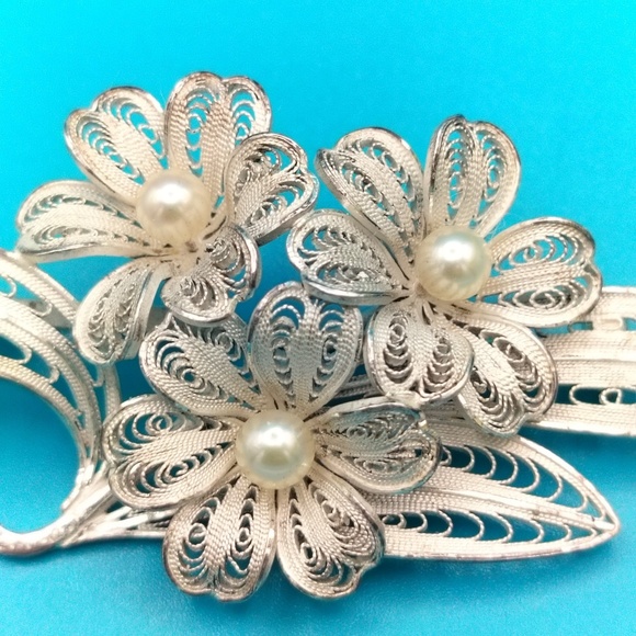 Silver Floral Pinback Brooch Pin Intricate Fillagree Flowers Leaf Vintage - Picture 1 of 12